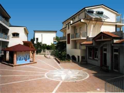 Aquamarine Residence Davoli Buitenkant foto